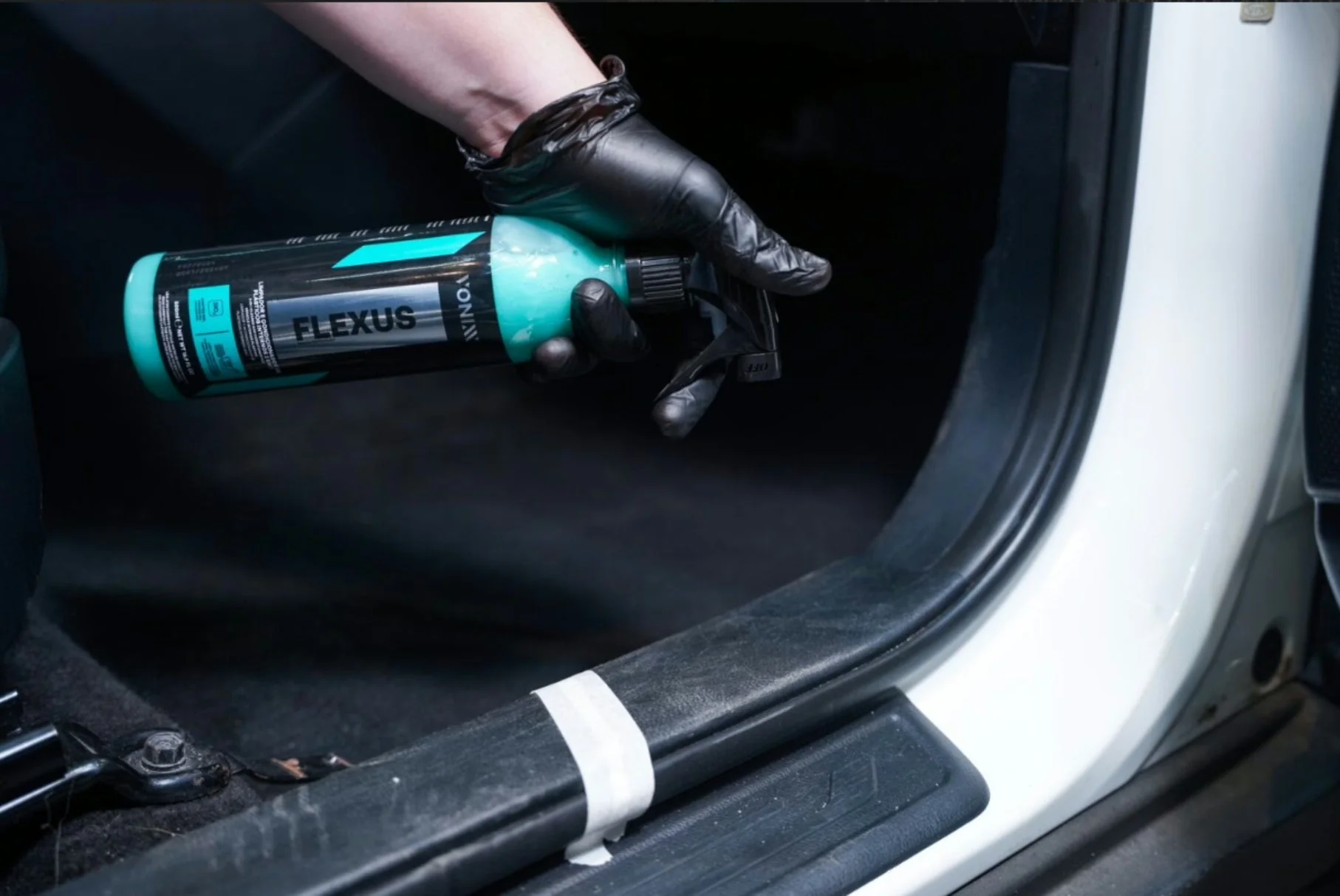 Vonixx Flexus 2-in-1 Ceramic Interior Plastic Cleaner and Conditioner 16.9 fl oz (500 ml) - Image 2